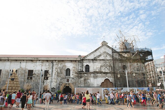 3-Hour Small Group Cebu City Tour - Fuente Osmeña Circle: a scenic break that helps you reset