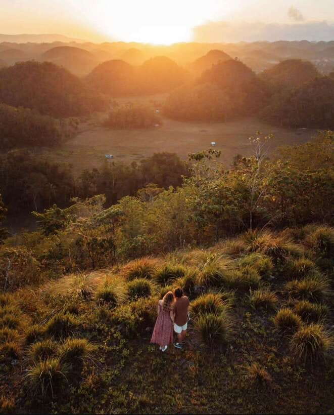 Bohol: Budget Chocolate Hills & Tarsiers -Backpacker Special - Loboc River: Lunch Time Plus an Optional Cruise With Buffet and Live Music