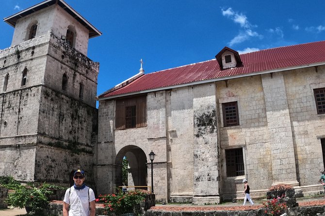 Bohol Chocolate Hills & Tarsiers with roundtrip ferry from Cebu - Guides and the human touch: what you can look for on the day