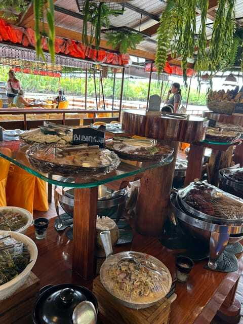 Bohol: Chocolate Hills Tour with Loboc River Cruise & Lunch - Chocolate Hills: big views, real crowds, and a time crunch you should plan for