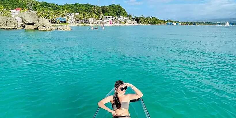 Boracay: Crystal Kayak Photo-op Experience - Photo quality and the guide’s posing style