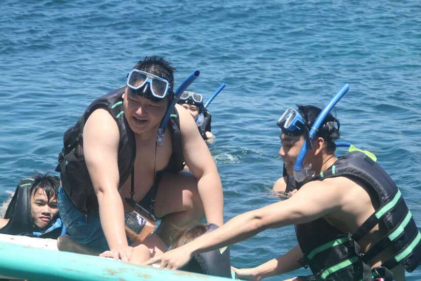 Boracay: Island and Beach-Hopping Boat Tour with Snorkeling - Price and the real cost of your day: where the $20 works and where extras appear