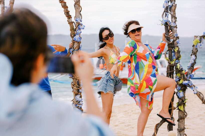 Boracay: Island Boat Tour with Crystal Cove Entry - BBQ Buffet Lunch at Tambisaan and Small Comfort Wins