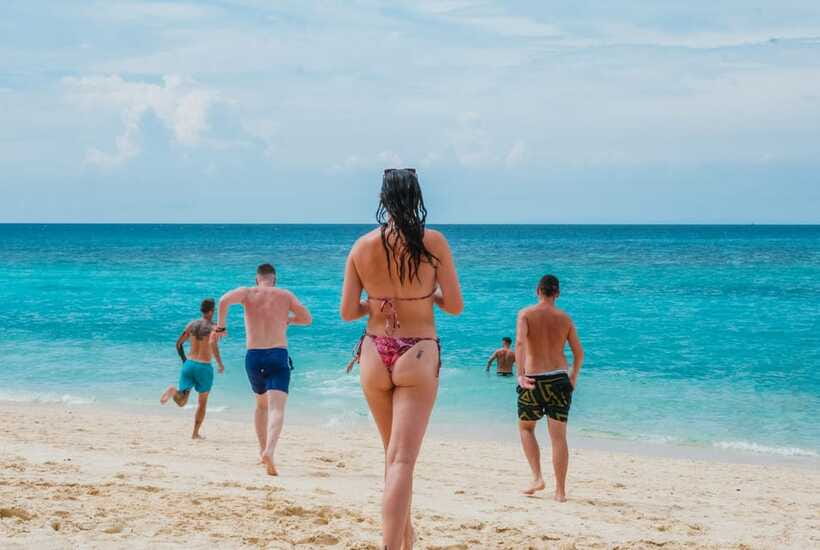 Boracay: Island Hopping & Cliff Jumping by Haqqy Life - Lunch at a local restaurant: two hours to recover and chat