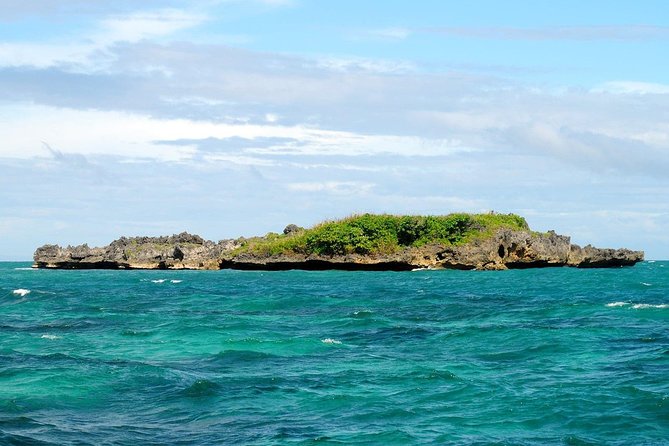 Boracay Island Hopping + Hot Kawa + Parasailing + Helmet Diving - The Day Starts Early, Then Flows Like a Boat Circuit