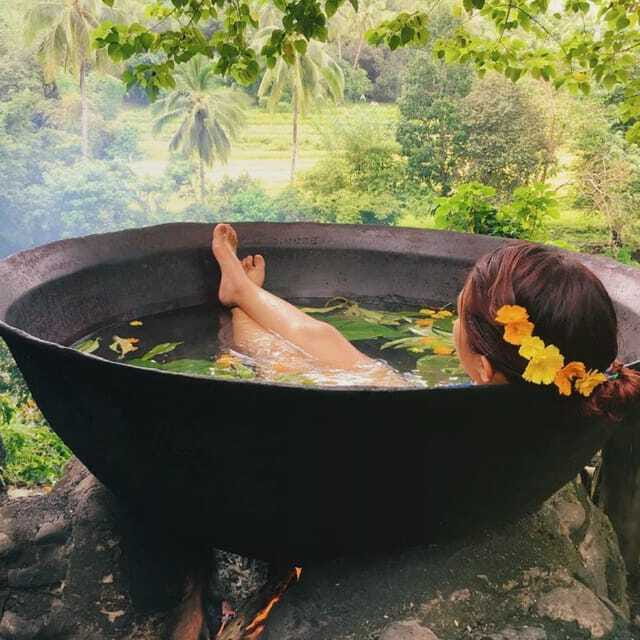 Boracay: Island Hopping with Buffet Lunch & Helmet Diving - Buffet Lunch and Hot Kawa Bath: Build in Recovery Time