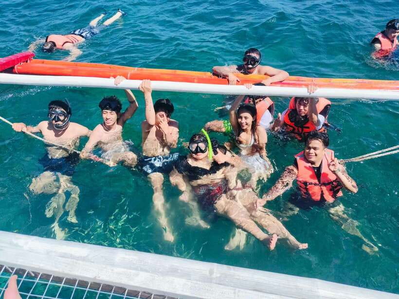 Boracay: Island Hopping with Snorkeling and Crystal Cove - Lunch onboard: what you get, and how to make it work for you