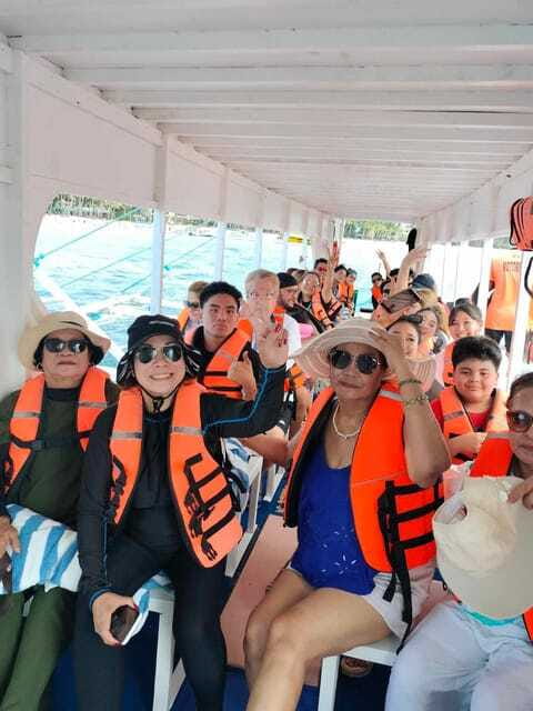 Boracay: Island Hopping with Snorkeling and Crystal Cove - Extra fees: snorkeling charge and Magic Island entrance
