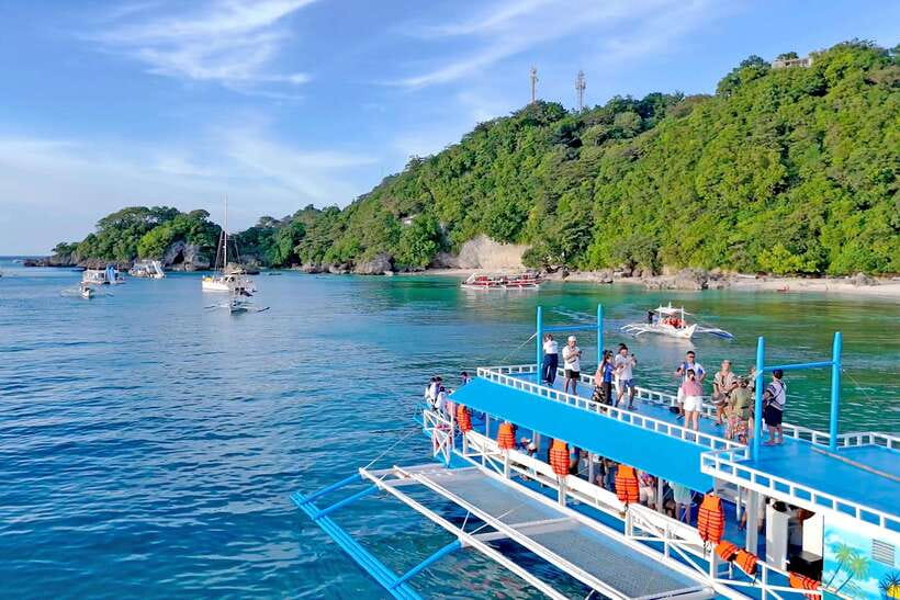 Boracay Island Rhythm Sunset Cruise - Meeting at Astoria Boracay, then onto the boat from White Beach