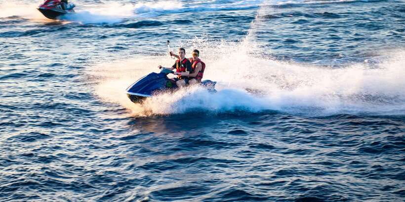 Boracay: Jet Ski Experience - Trick shows on the water: fun to watch, useful to learn