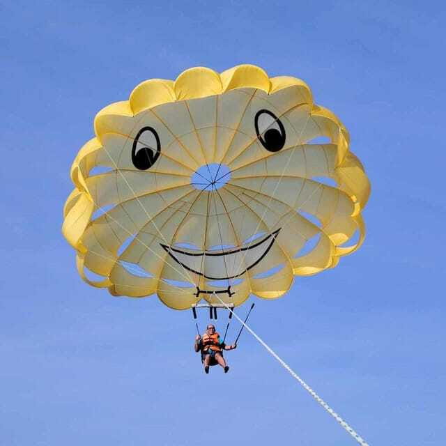 Boracay: Parasailing, Island Hopping, ATV Ride and Kawa Bath - Lunch on the beach and the value of a real sit-down break