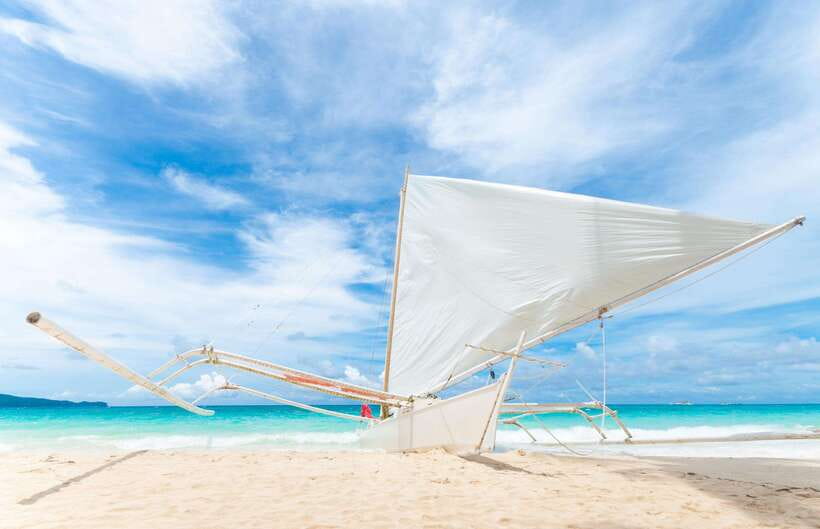 Boracay: Paraw Sailing - Boarding the Paraw: What the Boat Tells You About the Experience