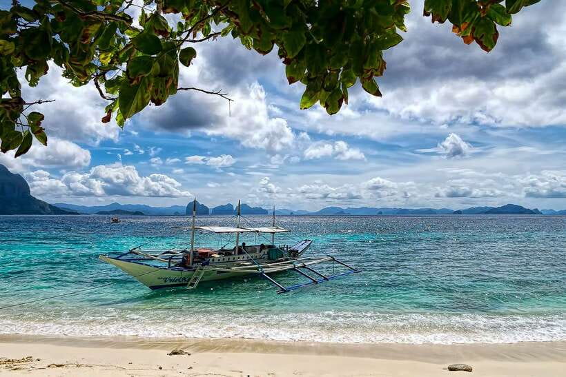 Boracay: Private Island Hopping & Snorkeling Tour - Puka Shell Beach first: easy photos and beach walking