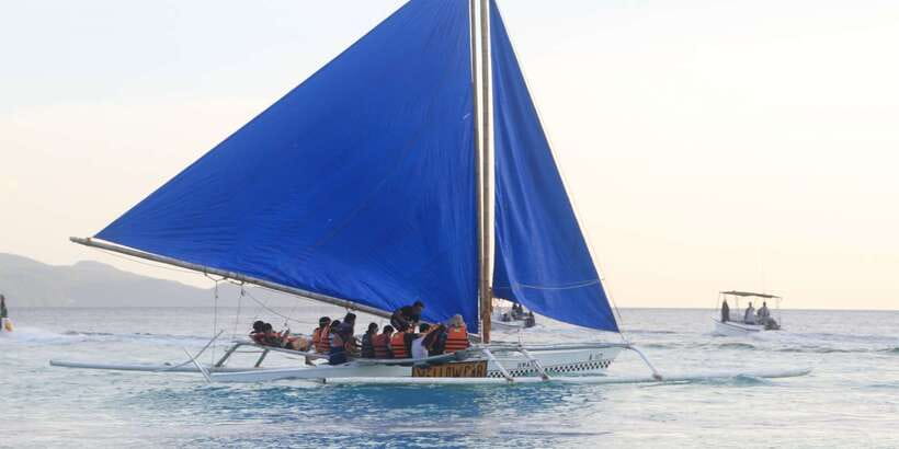 Boracay: Private Traditional Bamboo Boat Sailing Tour - The Views and the Small Moments That Make It Worth the Money