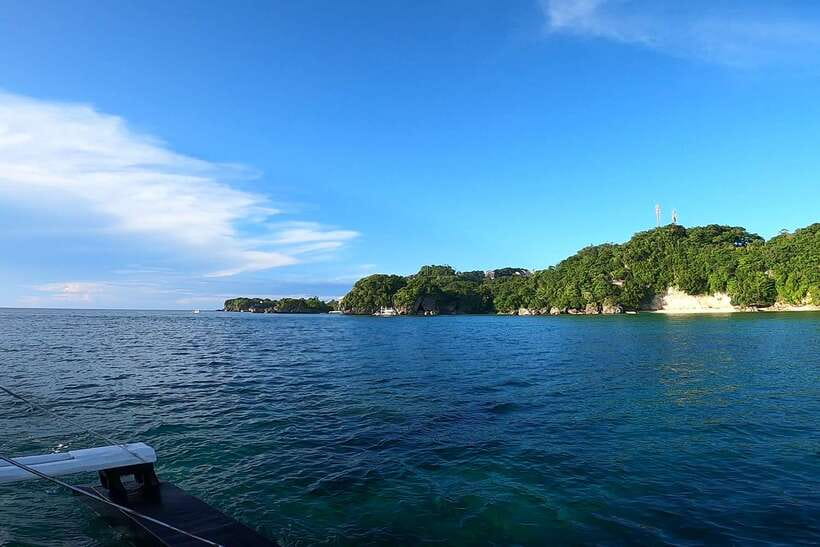 Boracay: Sunset Boat Party with Snacks - Cruising the Shore: White Beach, Crimson, and Shangri-La in Golden Hour