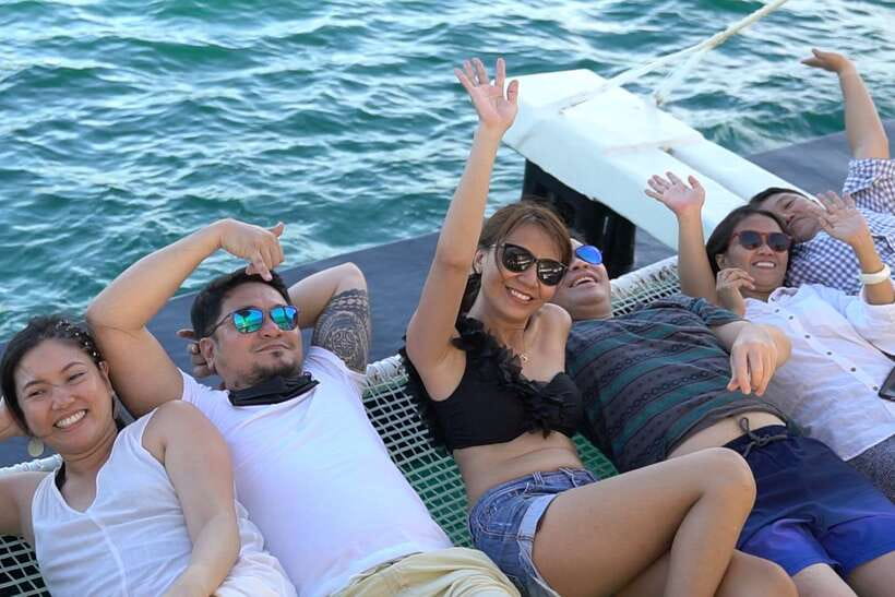 Boracay: Sunset Boat Party with Snacks - Snacking and Drinks: What You Get on the Party Boat vs the Yacht