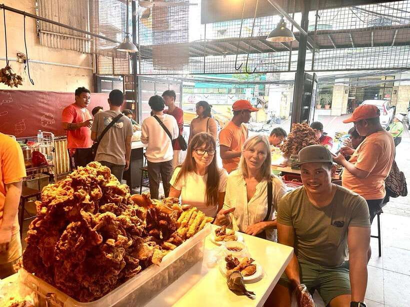 Cebu City: Historical Street and Food Tour - Meeting point and what the first hour sets up