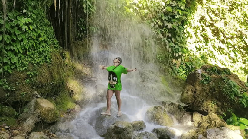 Cebu: Inambakan, Kawasan, and Mantayupan Falls Day Trip - Kawasan Falls, Badian: The Turquoise Swim and the Bamboo Raft Moment