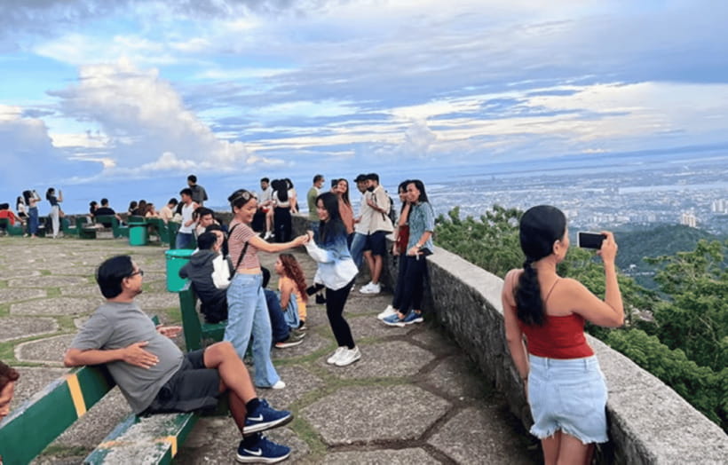 Cebu & Lapu-Lapu City Tour With Lunch at House of Lechon - Alegre Guitar Factory and Temple of Leah, Craft and Love in Full Scale