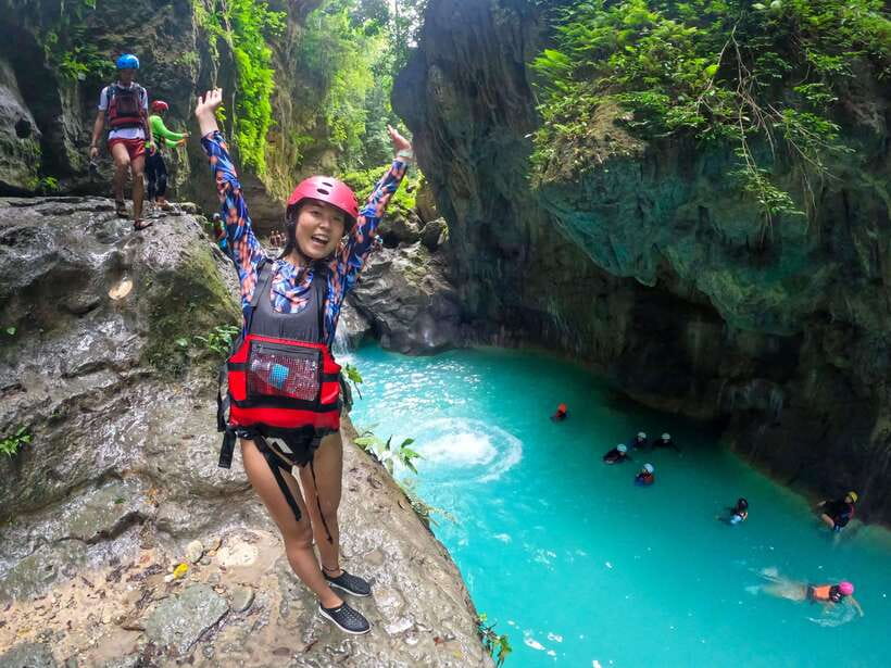 Cebu: Whale Shark Snorkeling & Kawasan Canyoning Tour - Oslob facilities, safety gear, and how the snorkeling actually works