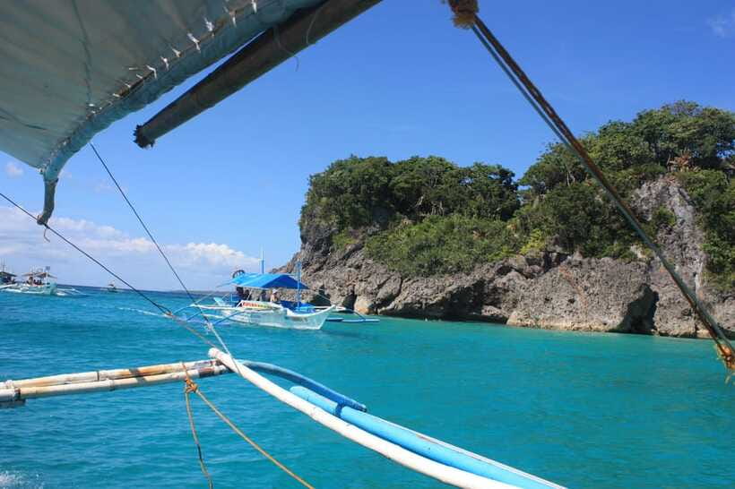 Coron: Barracuda Lake and Reef Garden Tour with Lunch - Skeleton Wreck: a beginner-friendly wreck with real character