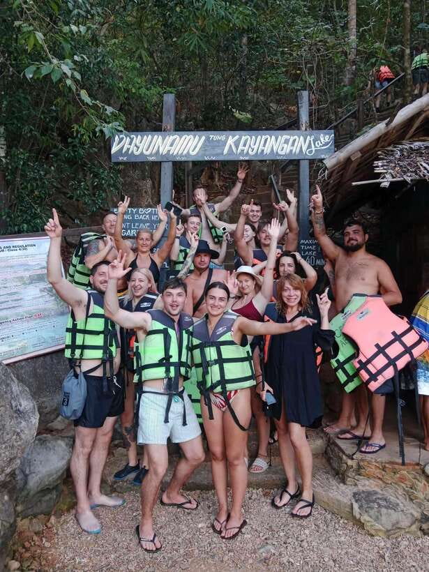 Coron Island Tour: 5 Top Attractions & Island Buffet Feast - Getting There Smoothly: Pickup Zones and the 9:00 AM Start