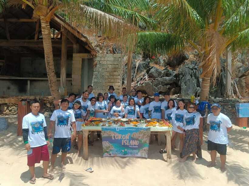 CORON TOUR - PRIVATE BOAT RENTAL with LUNCH (7 Destinations) - Siete Pecados or Coral Garden: Reef Color and Fish