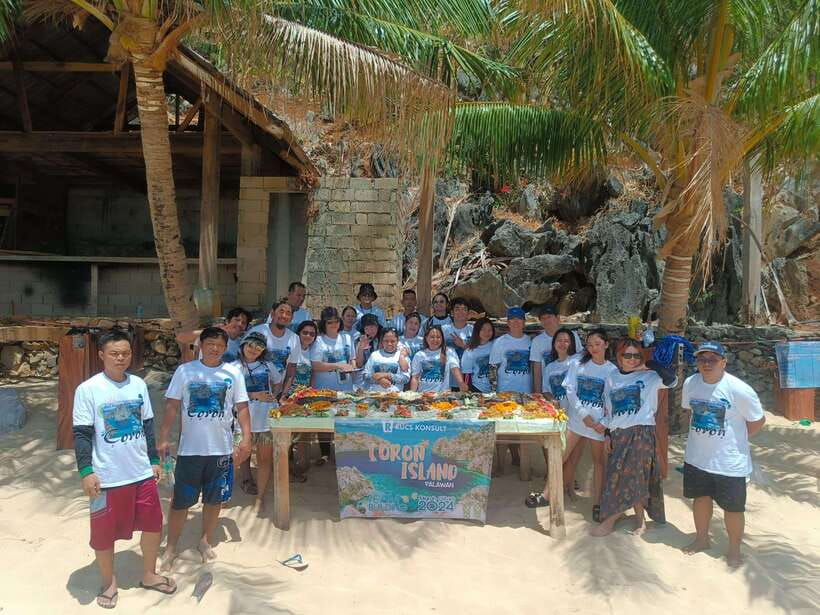 CORON TOUR - PRIVATE BOAT RENTAL with LUNCH (7 Destinations) - Kayangan Lake Viewpoint to Swim Stop
