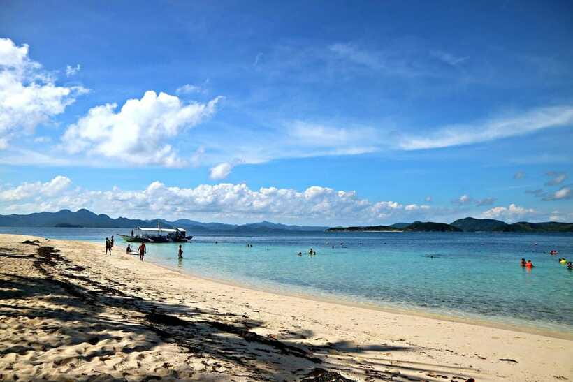 Coron Town: Coron Island Escapade Private Tour with Lunch - Lunch in a traditional hut: real food break, not an afterthought