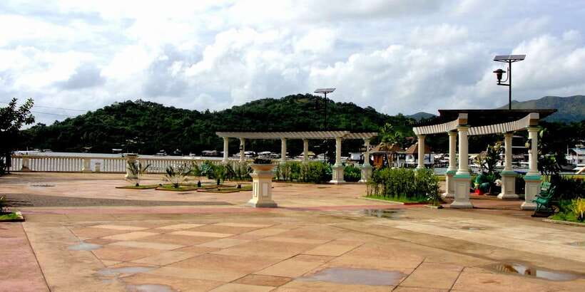 Coron: Town Tour with Maquinit Hot Spring - Guide and Group Size: What You Can Expect from Corazon Travel and Tours