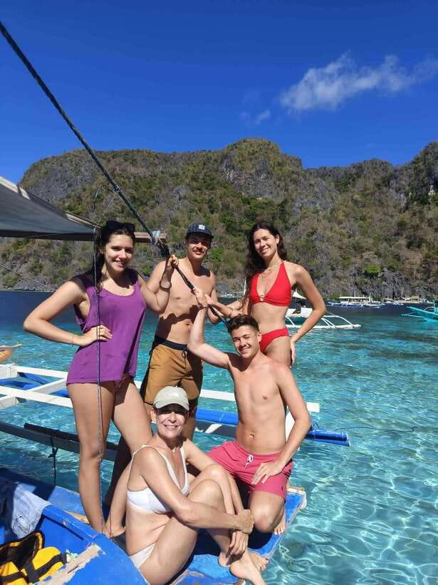 Coron Ultimate Tour: 7 Destinations with Lunch & Transfers - Lunch on a Shaded Island: Solid Food, Real Down Time
