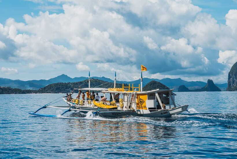 El Nido: Island Hopping Adventure by Haqqy Life - The rooftop pool bar party at Frendz Hostel