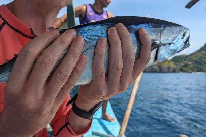 El Nido Palawan fishing with local Fisherman with lunch - The 5-hour flow: pickup, outrigger boat time, and beach lunch