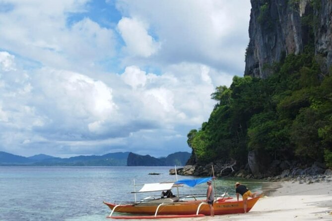 El Nido Palawan fishing with local Fisherman with lunch - Learning traditional techniques on a small outrigger boat