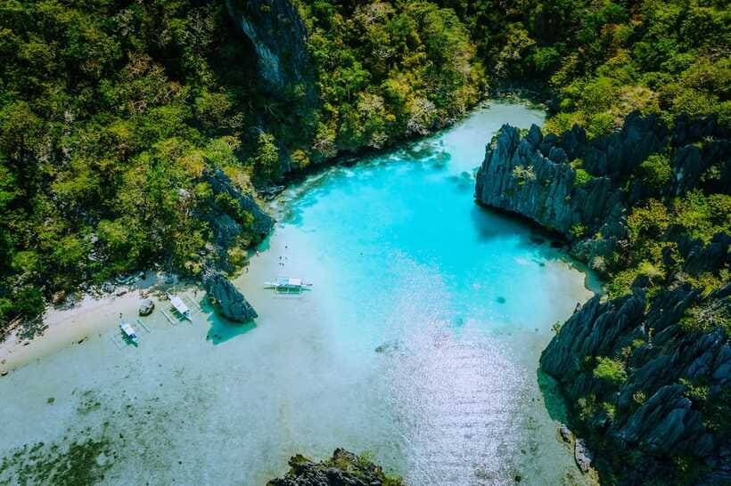 El Nido: Private/Exclusive Island Hopping Tour D BEST PRICE - Small Lagoon: Kayak and the Narrow Opening Swim