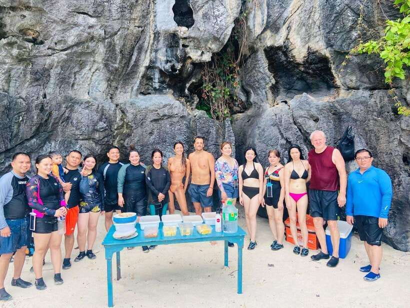 EL NIDO: Private Island Hopping Tour C w/BUFFET LUNCH - Helicopter Island: The First Snorkel Stop and Its Big-Shape Story