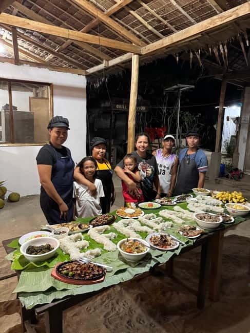 El Nido, Sibaltan: Family Dinner, Bonfire and Karaoke - Banana-leaf boodle fight dinner: what you actually eat