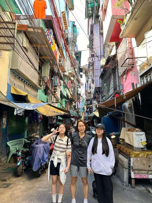 Explore Manila Slums and Hidden Market - Riding to Chinatown and finishing with egg tarts