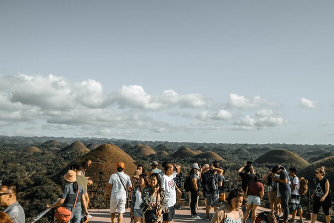 Famous Bohol Chocolate Hills Loboc River Cruise Tarsier Tour - Loboc River cruise lunch: the easiest way to slow down during a full day