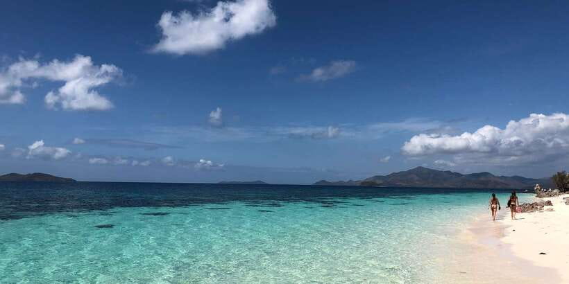 From Coron: Private Island-Hopping Cruise with Lunch - The picnic lunch plus seasonal fruit, and why it matters