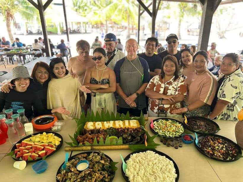 Honda Bay Island: Island Tour with Lunch & Transfer - Cowrie Island picnic lunch: the best break in the day