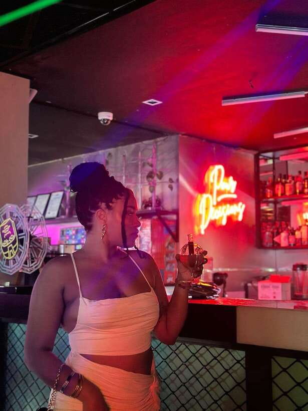 ⭐ Makati Bar Hopping and Pub Crawl Tour with Venus ⭐ - Photography Included, So You Keep the Memories