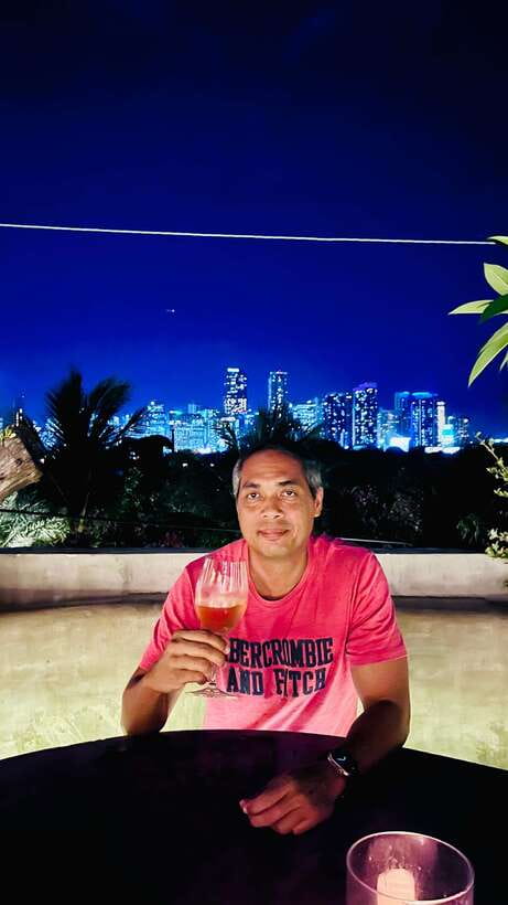 Makati Rooftop Barhopping with Local Guide - The 3-hour crawl: 30 minutes per rooftop, 3 to 4 stops