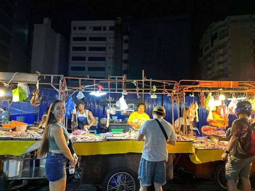 Manila: Chinatown Nighttime Tour by Tuk-Tuk - How the guide experience actually shows up on the street