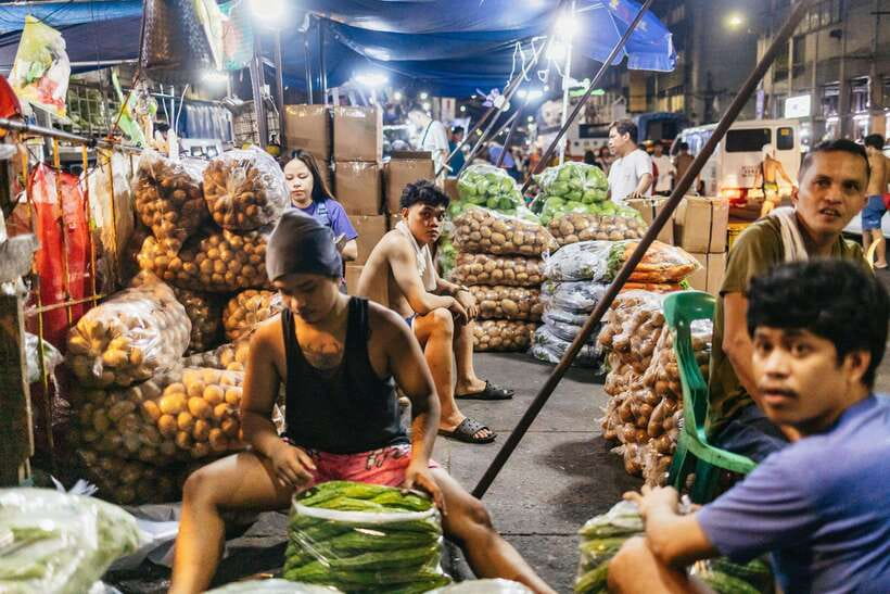 Manila: Guided Night Market Experience - Old Chinatown and the Pasig River Walk: Changing the Mood