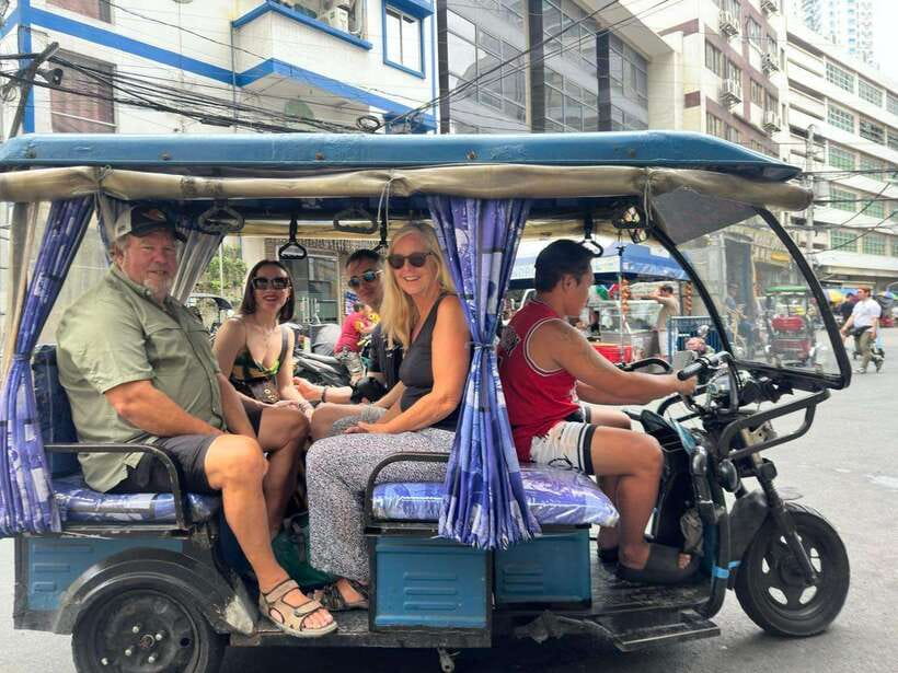 Manila: Guided Tuk Tuk Ride - Neighborhood Walks: Middle-Class and Working-Poor Daily Life