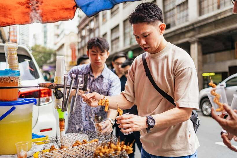 Manila: Street Food and Drinks Walking Tour with Tastings - Starting at Grand Cafe 1919, then jumping into Binondo