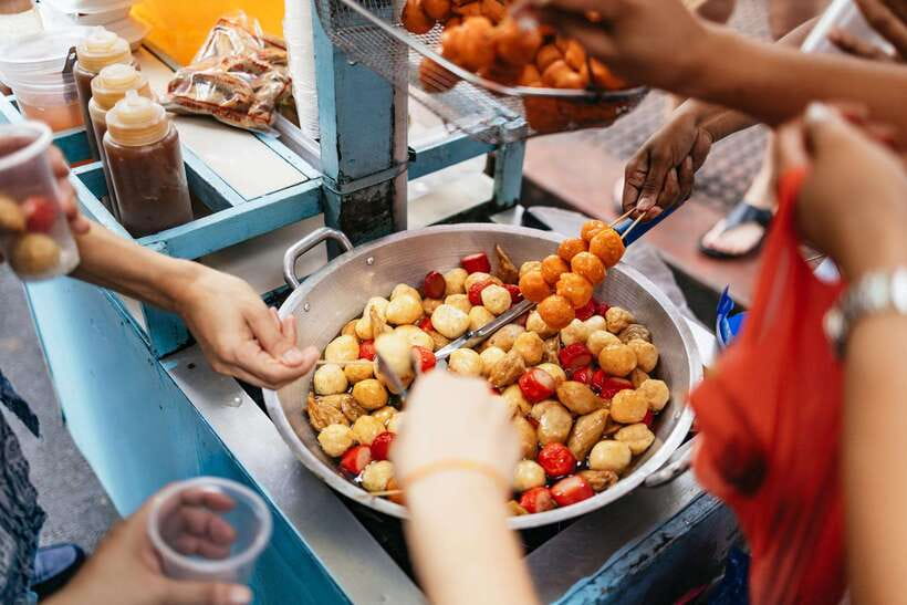 Manila: Street Food and Drinks Walking Tour with Tastings - The tasting lineup: how 6 to 10 bites add up