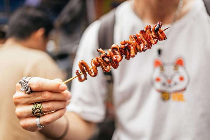 Manila: Street Food and Drinks Walking Tour with Tastings - Pacing, crowds, and what to bring so you enjoy every stop