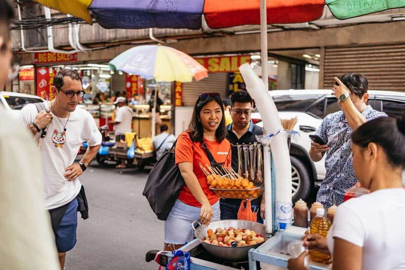 Manila: Street Food and Drinks Walking Tour with Tastings - Why the guide matters in Manila street food
